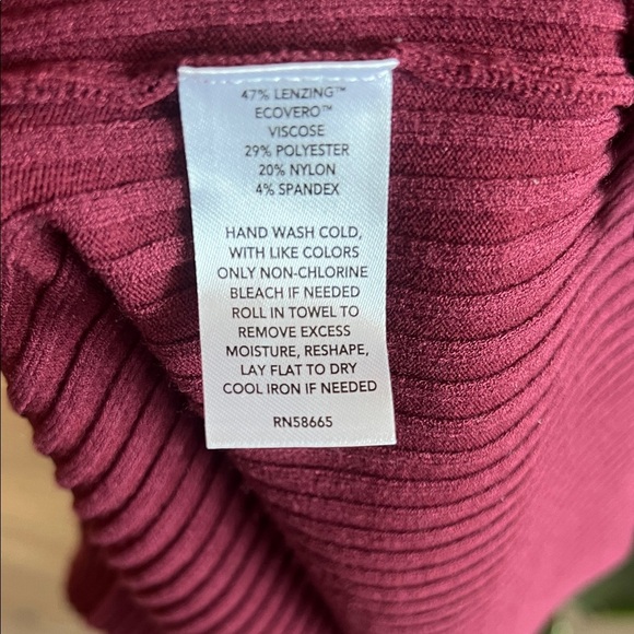 Elegant Burgundy Long Sleeve Dress - Picture 6 of 7